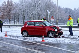 Botsing op afrit Naarden door gladheid
