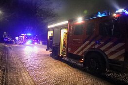 Brand in rieten dak van woning Eemnes