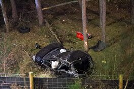 Ongeval op A27, auto rijdt van talud. Bestuurder zwaargewond