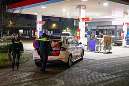 Overval op tankstation in Huizen, twee verdachten op de vlucht