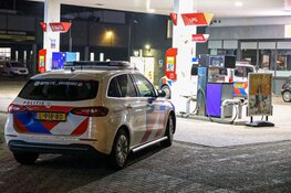 Overval op tankstation in Huizen, twee verdachten op de vlucht