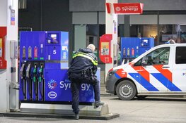 Overval op tankstation in Huizen, twee verdachten op de vlucht