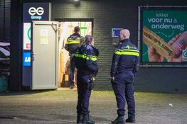 Overval op tankstation in Huizen, twee verdachten op de vlucht