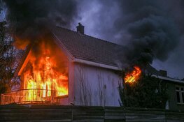 Flinke brand in vrijstaand slooppand in Hilversum