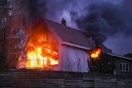 Flinke brand in vrijstaand slooppand in Hilversum