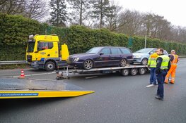 Snelweg A1 dicht bij Huizen vanwege geschaarde aanhanger