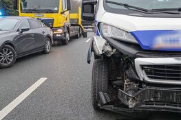 Snelweg A1 dicht bij Huizen vanwege geschaarde aanhanger