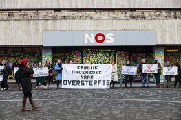 Demonstratie op Media Park: NOS beplakt met memo-papiertjes