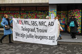 NOS-pand volgepakt met memo-papiertjes