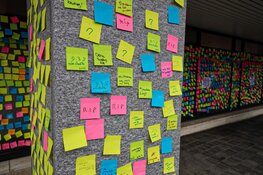 NOS-pand volgepakt met memo-papiertjes