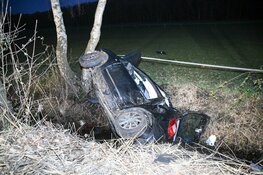Auto crasht in Hilversum, bestuurder gewond