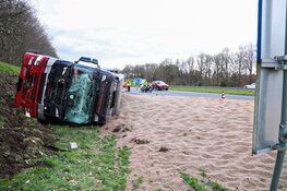 Vrachtwagen gekanteld op A27 bij Eemnes