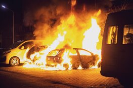 Twee auto's door brand verwoest in Bussum