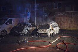 Twee auto's door brand verwoest in Bussum