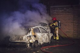 Twee auto's door brand verwoest in Bussum