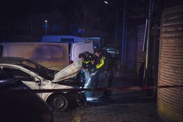 Twee auto's door brand verwoest in Bussum