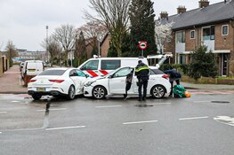 Botsing in Huizen, geen gewonden