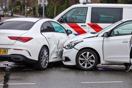 Botsing in Huizen, geen gewonden