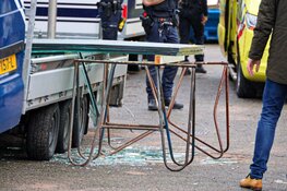 Man gewond bij gevallen glasplaten in Huizen