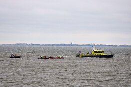 Bootje gezonken op IJmeer, twee opvarenden gered
