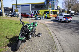 Motorrijder in botsing met auto in Huizen