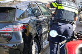 Motorrijder in botsing met auto in Huizen