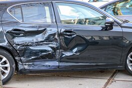Motorrijder in botsing met auto in Huizen