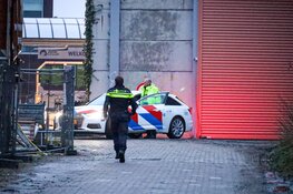 Autodief crasht tijdens politieachtervolging en vlucht te voet verder
