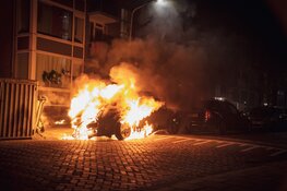 Auto verwoest in Hilversum, mogelijk brandstichting