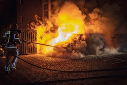 Auto verwoest in Hilversum, mogelijk brandstichting