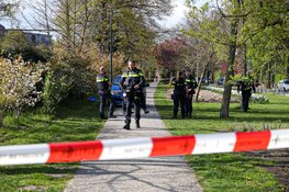 Mannen stelen scooter en verliezen geld op treinspoor in Hilversum