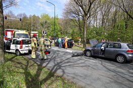 Aanrijding in Huizen, meerdere hulpdiensten aanwezig