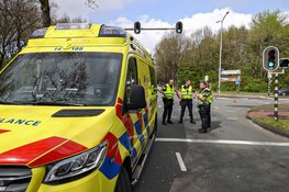 Aanrijding in Huizen, meerdere hulpdiensten aanwezig