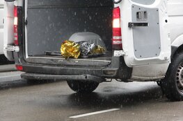 Scooter achterop bestelbus gebotst