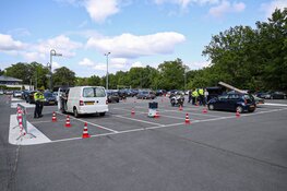 Grote politiecontrole bij station Bussum Zuid