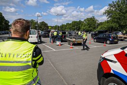 Grote politiecontrole bij station Bussum Zuid