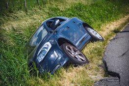 Auto in sloot in Nederhorst den Berg