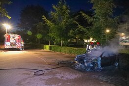 Auto door brand verwoest in Laren
