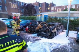 Auto`s door brand verwoest in Huizen
