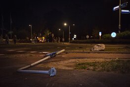Automobiliste krijgt ongeluk op rotonde in Hilversum