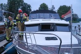 Beginnende brand op boot in haven van Naarden