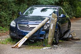 Auto tegen hekwerk gereden in Bussum