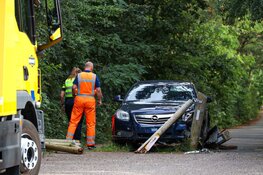 Auto tegen hekwerk gereden in Bussum