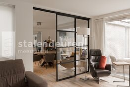 Stalen deuren: de mogelijkheden verrassend en het woongenot verbluffend