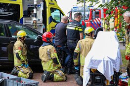 Aangereden fietser komt klem te zitten in Naarden
