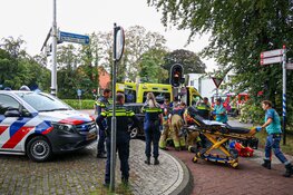 Aangereden fietser komt klem te zitten in Naarden