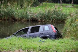 Auto te water Naarden