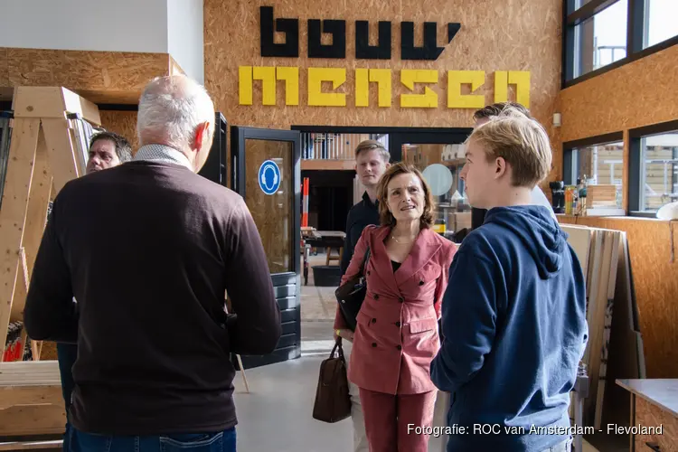 Wethouder Van Hunnik bezoekt Gebouwde Omgeving in Bussum