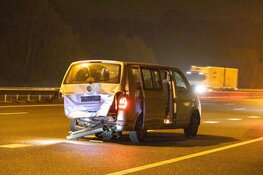 Botsing tussen auto en busje op de A1 bij Naarden, automobilist onder invloed