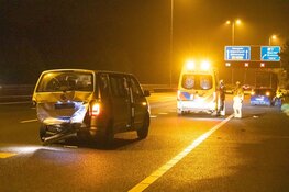 Botsing tussen auto en busje op de A1 bij Naarden, automobilist onder invloed